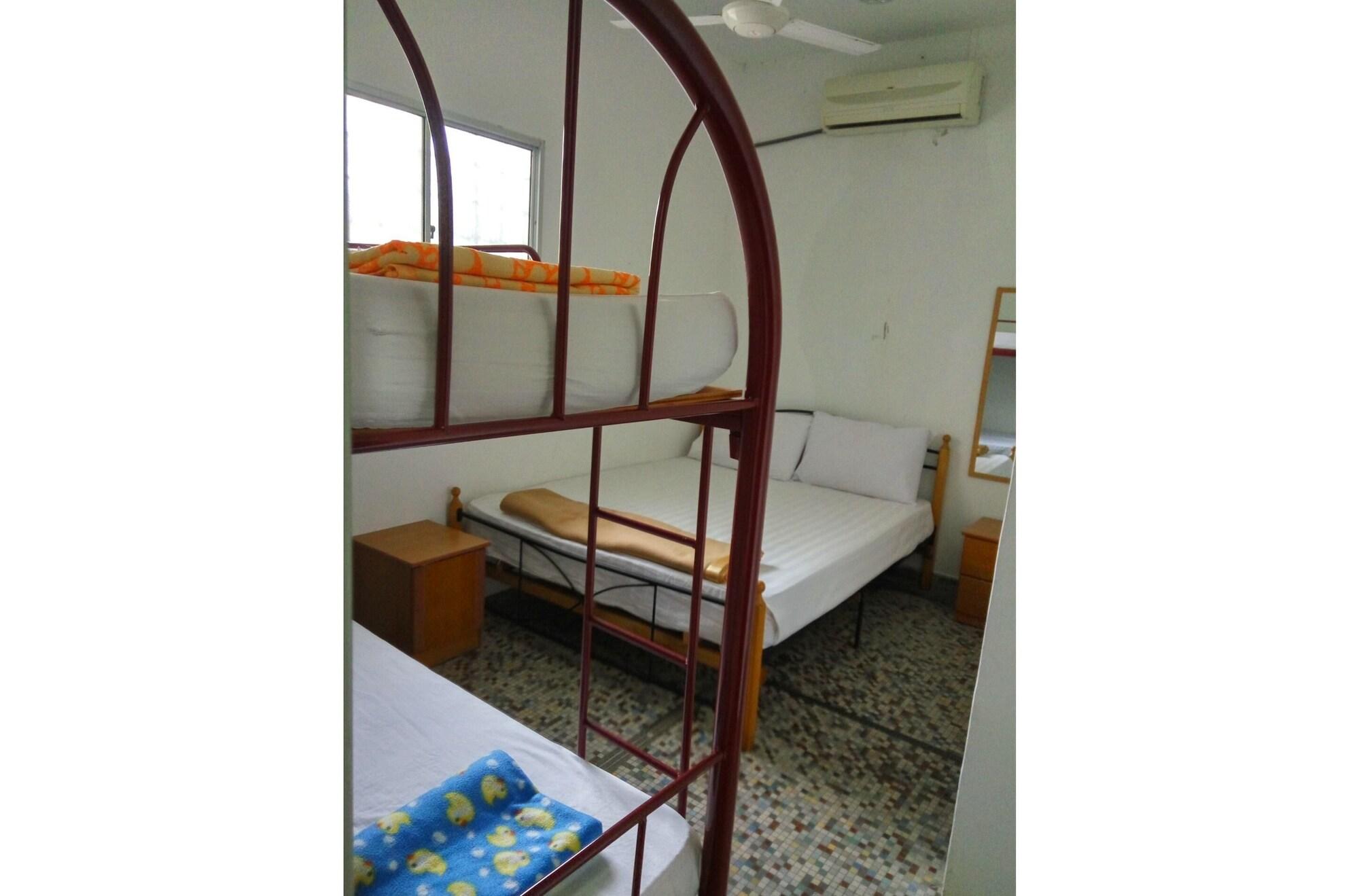 Discovery Youth Hostel Малакка Экстерьер фото