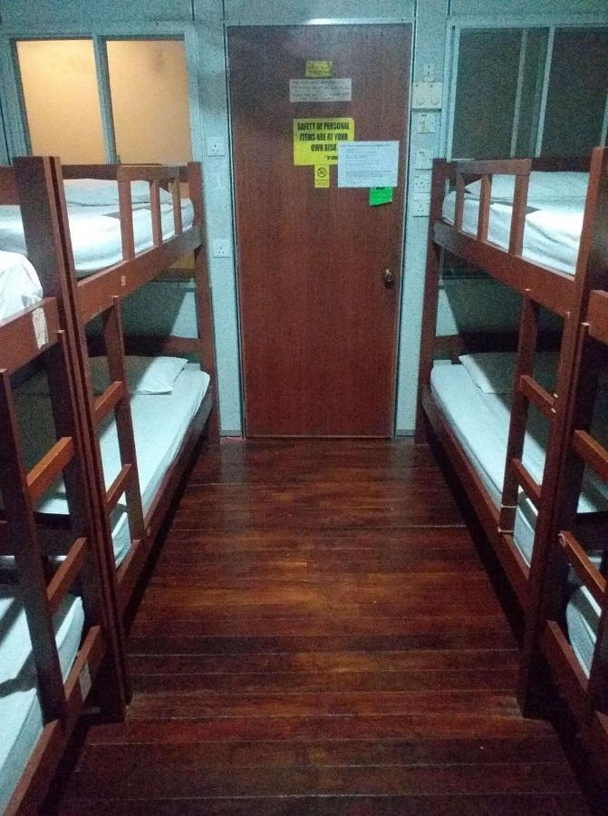 Discovery Youth Hostel Малакка Экстерьер фото