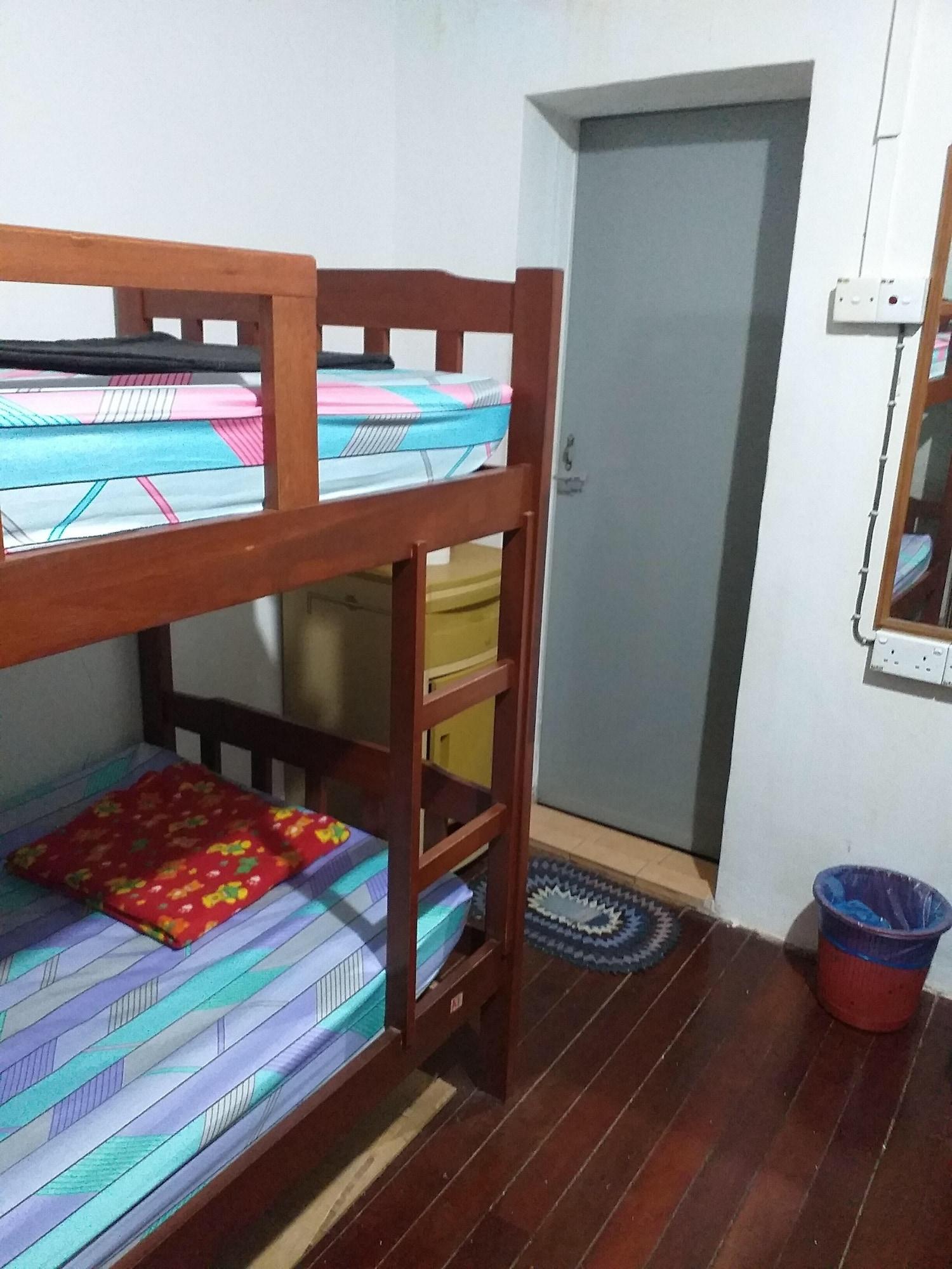 Discovery Youth Hostel Малакка Экстерьер фото
